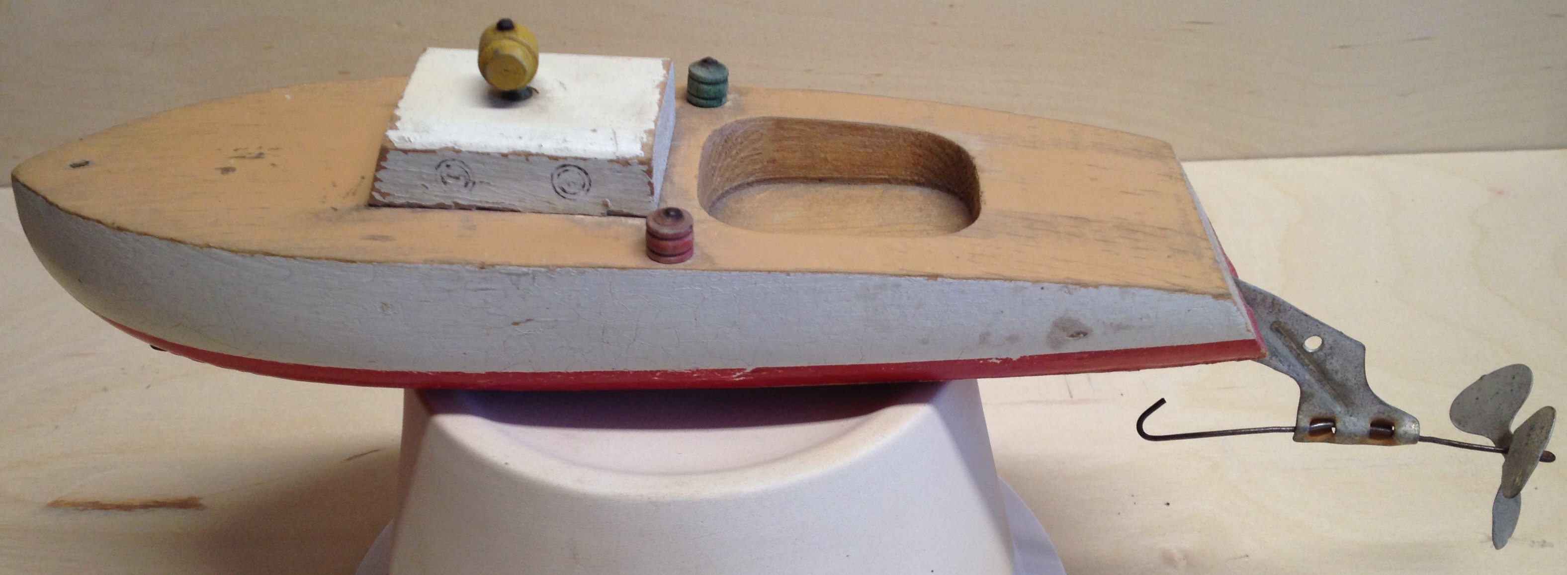 Keystone Rubber Band Powered Boat Collecting Keystone